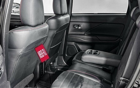 Mitsubishi Outlander III рестайлинг 3, 2021 год, 2 699 000 рублей, 15 фотография