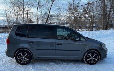 Volkswagen Touran III, 2011 год, 997 000 рублей, 3 фотография
