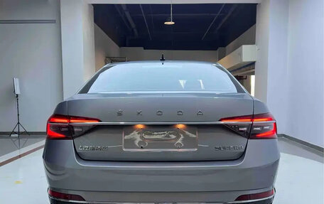 Skoda Superb III рестайлинг, 2022 год, 1 500 000 рублей, 5 фотография