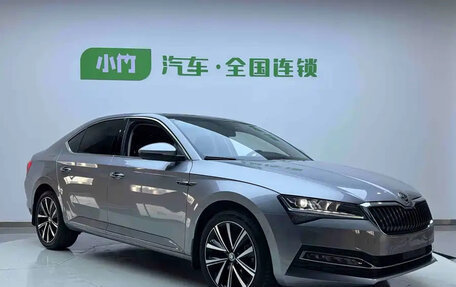 Skoda Superb III рестайлинг, 2022 год, 1 500 000 рублей, 3 фотография