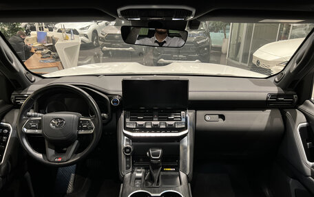 Toyota Land Cruiser, 2022 год, 13 750 000 рублей, 17 фотография