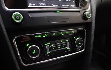 Skoda Superb III рестайлинг, 2013 год, 920 000 рублей, 13 фотография