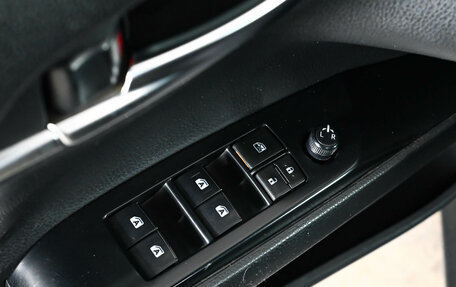 Toyota Camry, 2019 год, 2 000 000 рублей, 13 фотография