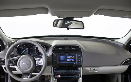 Jaguar XE I рестайлинг, 2017 год, 1 765 000 рублей, 12 фотография