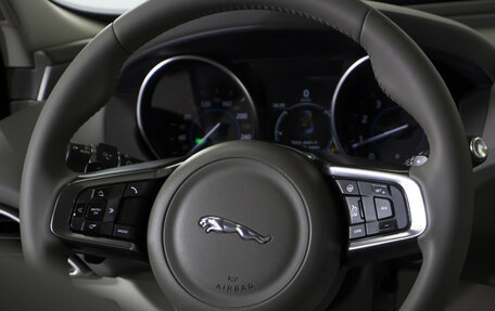 Jaguar XE I рестайлинг, 2017 год, 1 765 000 рублей, 13 фотография