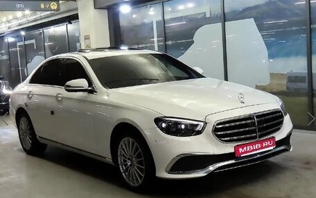 Mercedes-Benz E-Класс, 2022 год, 5 260 000 рублей, 1 фотография