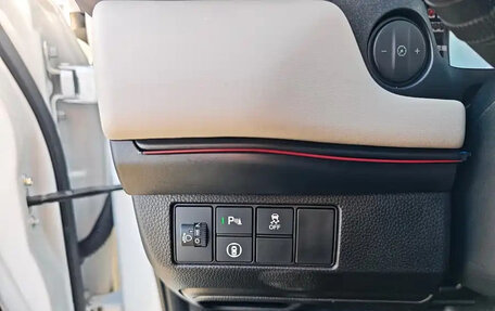 Honda Vezel, 2022 год, 1 560 000 рублей, 15 фотография