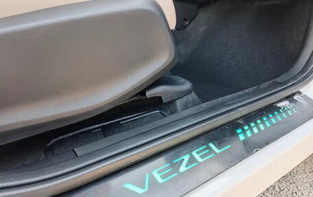 Honda Vezel, 2022 год, 1 560 000 рублей, 19 фотография