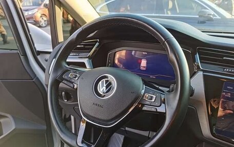 Volkswagen Touran III, 2023 год, 3 000 000 рублей, 10 фотография