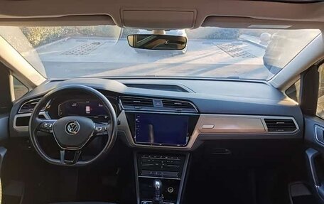 Volkswagen Touran III, 2023 год, 3 000 000 рублей, 11 фотография