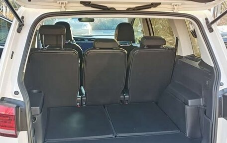 Volkswagen Touran III, 2023 год, 3 000 000 рублей, 13 фотография