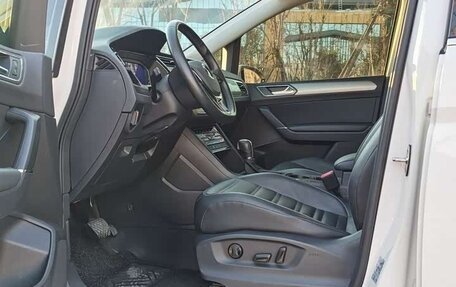 Volkswagen Touran III, 2023 год, 3 000 000 рублей, 15 фотография