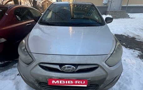 Hyundai Solaris II рестайлинг, 2013 год, 320 000 рублей, 2 фотография