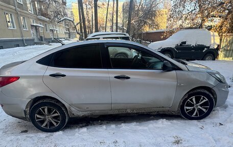 Hyundai Solaris II рестайлинг, 2013 год, 320 000 рублей, 3 фотография
