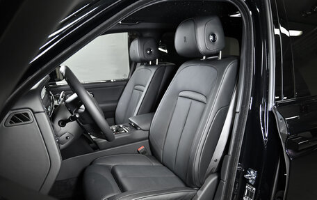 Rolls-Royce Cullinan, 2025 год, 86 000 000 рублей, 28 фотография