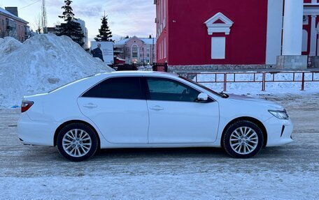 Toyota Camry, 2017 год, 2 500 000 рублей, 4 фотография