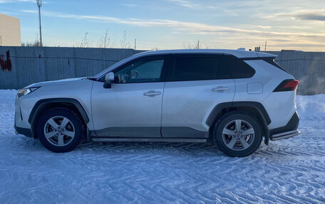 Toyota RAV4, 2020 год, 3 350 000 рублей, 8 фотография