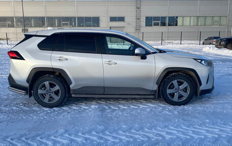 Toyota RAV4, 2020 год, 3 350 000 рублей, 4 фотография