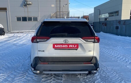 Toyota RAV4, 2020 год, 3 350 000 рублей, 6 фотография