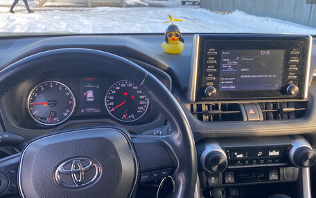 Toyota RAV4, 2020 год, 3 350 000 рублей, 9 фотография