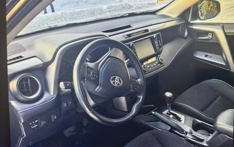 Toyota RAV4, 2017 год, 2 390 000 рублей, 4 фотография