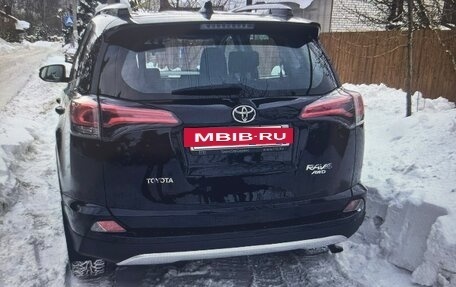 Toyota RAV4, 2017 год, 2 390 000 рублей, 3 фотография