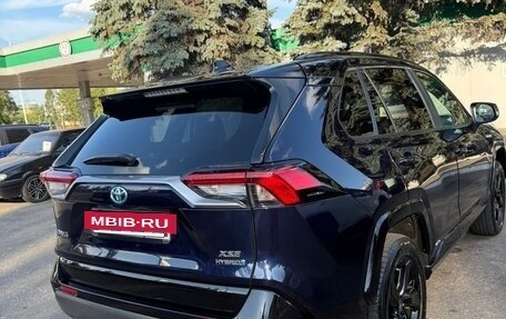 Toyota RAV4, 2021 год, 4 700 000 рублей, 4 фотография