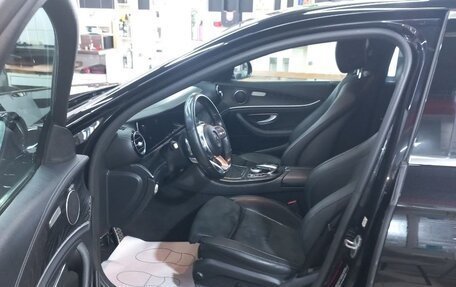 Mercedes-Benz E-Класс, 2019 год, 3 450 000 рублей, 13 фотография