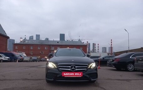 Mercedes-Benz E-Класс, 2019 год, 3 450 000 рублей, 6 фотография