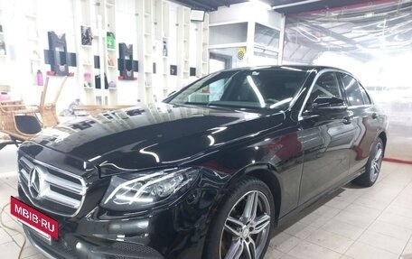 Mercedes-Benz E-Класс, 2019 год, 3 450 000 рублей, 5 фотография