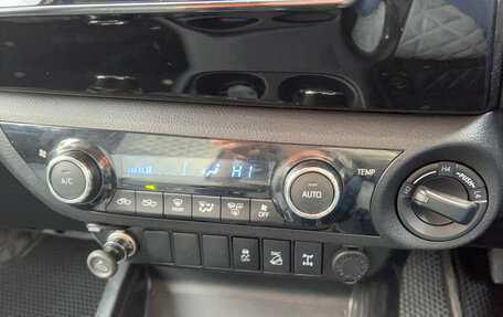 Toyota Hilux VIII, 2018 год, 2 860 000 рублей, 10 фотография