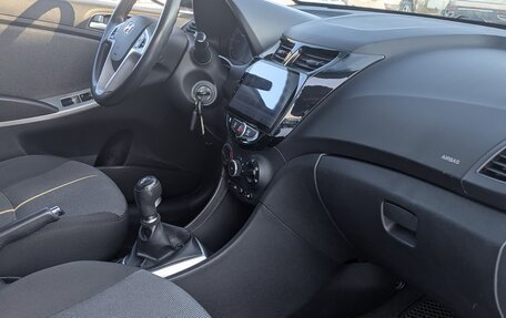 Hyundai Solaris II рестайлинг, 2011 год, 832 000 рублей, 10 фотография