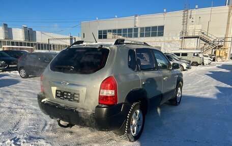 Hyundai Tucson III, 2006 год, 830 000 рублей, 2 фотография