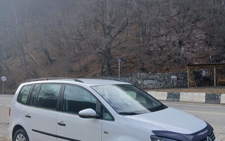 Volkswagen Touran III, 2014 год, 900 000 рублей, 4 фотография