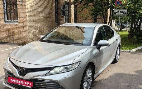 Toyota Camry, 2019 год, 2 700 000 рублей, 2 фотография