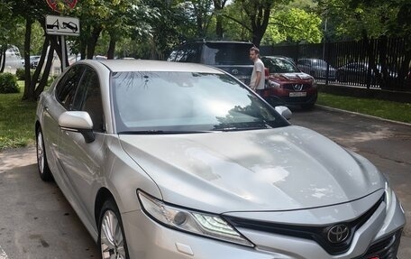 Toyota Camry, 2019 год, 2 700 000 рублей, 4 фотография