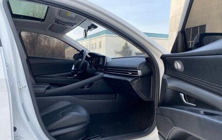 Hyundai Elantra, 2022 год, 1 750 000 рублей, 9 фотография