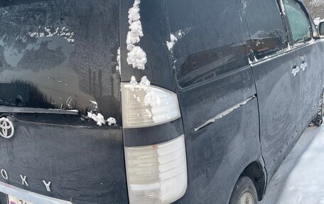 Toyota Voxy II, 2005 год, 440 000 рублей, 4 фотография