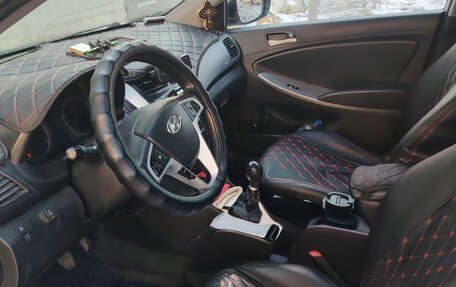 Hyundai Solaris II рестайлинг, 2015 год, 550 000 рублей, 4 фотография