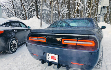Dodge Challenger III рестайлинг 2, 2019 год, 3 450 000 рублей, 4 фотография