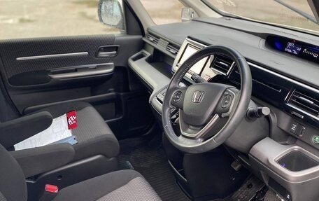 Honda Stepwgn IV, 2017 год, 1 620 000 рублей, 4 фотография