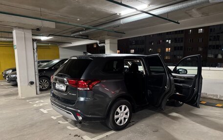 Mitsubishi Outlander III рестайлинг 3, 2020 год, 2 400 000 рублей, 18 фотография