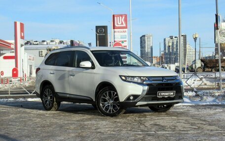 Mitsubishi Outlander III рестайлинг 3, 2016 год, 1 815 000 рублей, 3 фотография