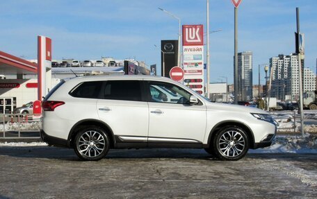 Mitsubishi Outlander III рестайлинг 3, 2016 год, 1 815 000 рублей, 4 фотография