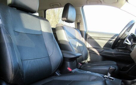 Mitsubishi Outlander III рестайлинг 3, 2016 год, 1 815 000 рублей, 11 фотография