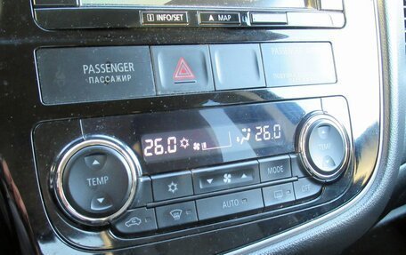 Mitsubishi Outlander III рестайлинг 3, 2016 год, 1 815 000 рублей, 19 фотография