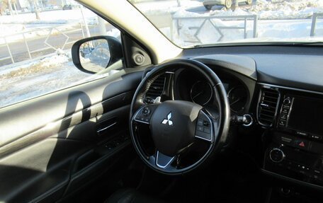 Mitsubishi Outlander III рестайлинг 3, 2016 год, 1 815 000 рублей, 13 фотография