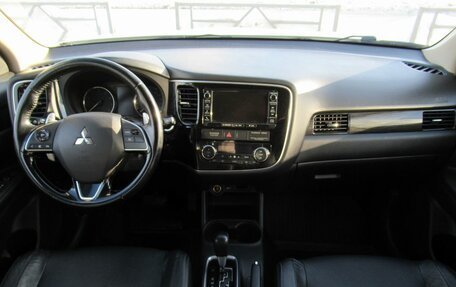 Mitsubishi Outlander III рестайлинг 3, 2016 год, 1 815 000 рублей, 14 фотография