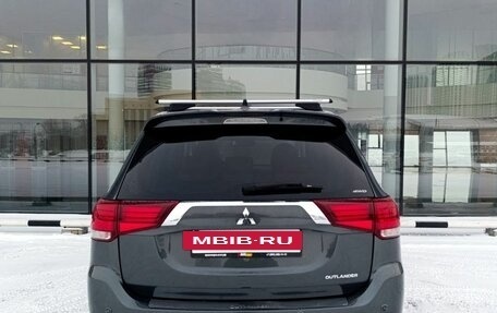Mitsubishi Outlander III рестайлинг 3, 2019 год, 2 650 000 рублей, 6 фотография