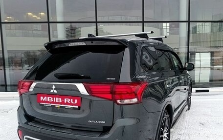 Mitsubishi Outlander III рестайлинг 3, 2019 год, 2 650 000 рублей, 5 фотография